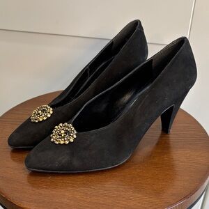 Elegant Black Heels with Gold Embellishment